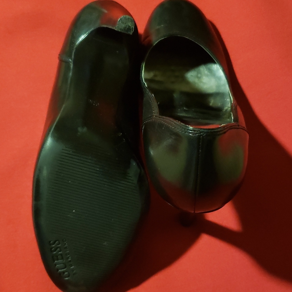 Shoes - Picture 4 of 4